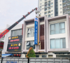 THI CÔNG BẢNG HIỆU MẶT NGOÀI TÒA NHÀ CAO TẦNG