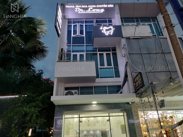 Làm bảng hiệu đèn LED phòng khám ở Bình Dương