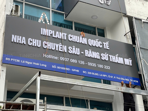 Bảng hiệu alu trung tâm nha khoa Bình Dương