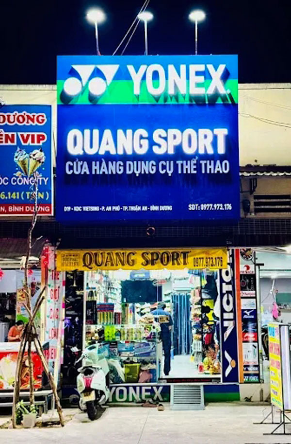Bảng hiệu alu chữ nổi LED cửa hàng bán đồ thể thao (Ảnh sưu tầm)