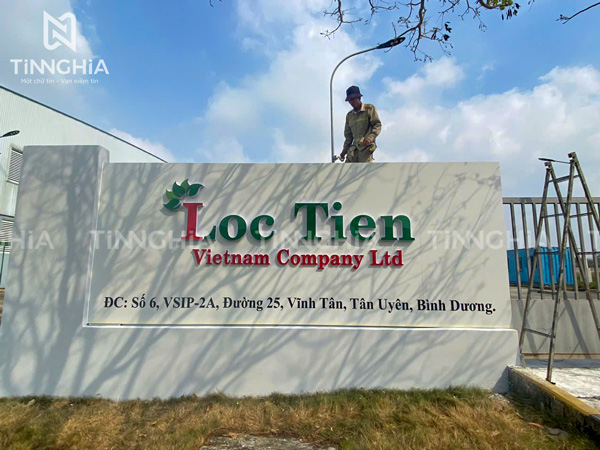 Ốp alu biển cổng công ty trong khu công nghiệp