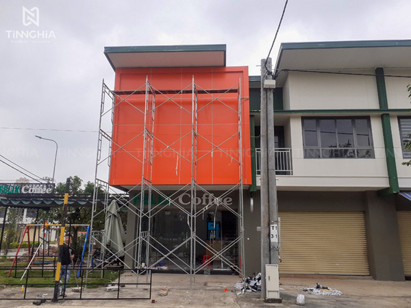 ỐP ALU MẶT DỰNG BẢNG HIỆU TÂN UYÊN
