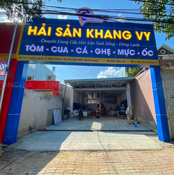 Ốp bảng hiệu alu chữ nổi mica LED đẹp (Khách hàng: Hải sản Khang Vy)
