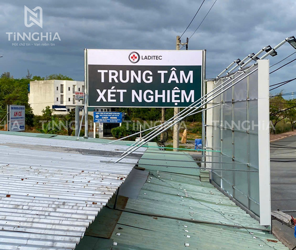 MẪU BIỂN HIỆU PHÒNG KHÁM ĐẸP SANG TRỌNG