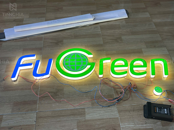 Chữ nổi mica LED sáng hông sáng mặt đẹp nổi bật