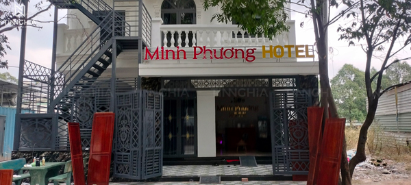 Biển hiệu chữ nổi mica khung sắt khách sạn Bình Dương
