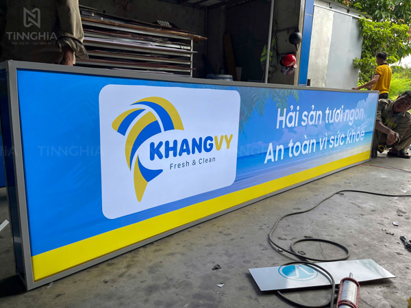 Làm biển hiệu hộp đèn LED căng bạt ở Bình Dương (Tiệm Hải sản Khang Vy)