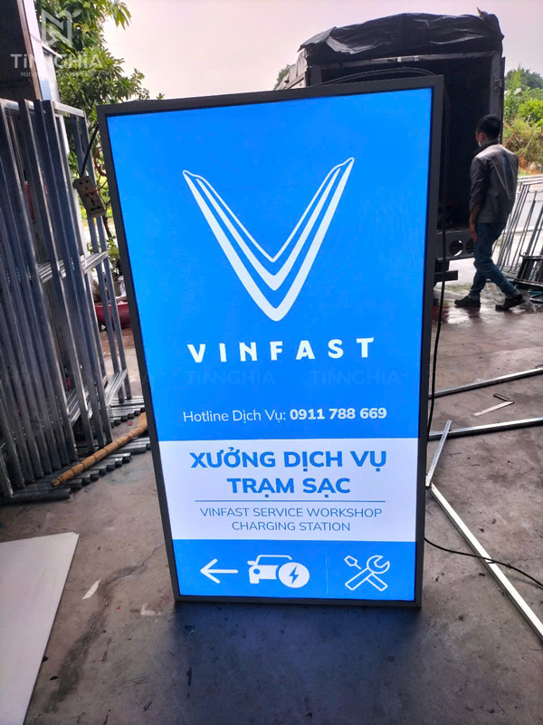 HỘP ĐÈN TRẠM SẠC VINFAST THỦ DẦU MỘT