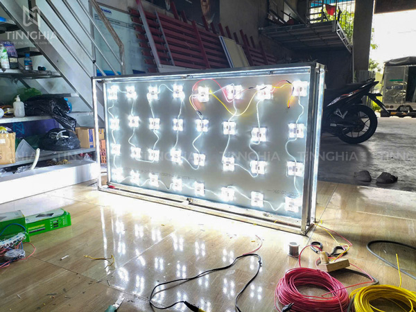 HỘP ĐÈN TRẠM SẠC VINFAST THỦ DẦU MỘT