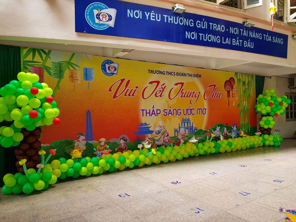 Làm backdrop in bạt Trung Thu dùng ngoài trời (Ảnh sưu tầm)