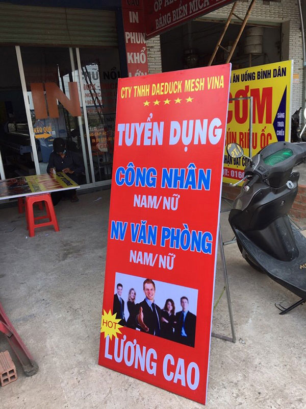 In bạt tuyển dụng standee khung sắt giá rẻ (Ảnh tham khảo)