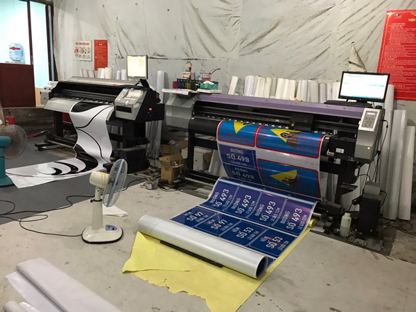 In decal phản quang làm biển chỉ dẫn, tên đường