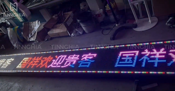 LED ma trận full màu chạy chữ theo ngôn ngữ mong muốn