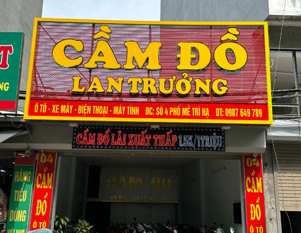 Bảng hiệu lam tôn đục lỗ tiệm cầm đồ (Ảnh sưu tầm)