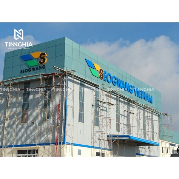 BẢNG ALU CHỮ NỔI MICA TẠO ĐIỂM NHẤN NHÀ MÁY 