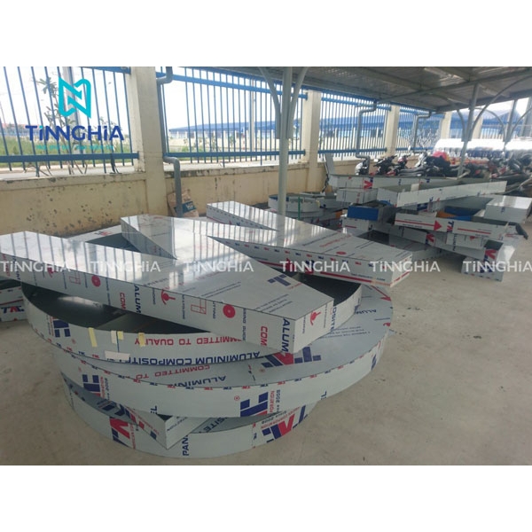 THI CÔNG BẢNG HIỆU ALU TẠI PHÚ GIÁO