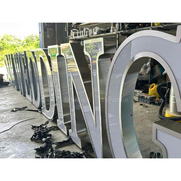 BẢNG HIỆU INOX MẶT MICA CHO STUDIO CƯỚI BÌNH DƯƠNG| TÍN NGHĨA