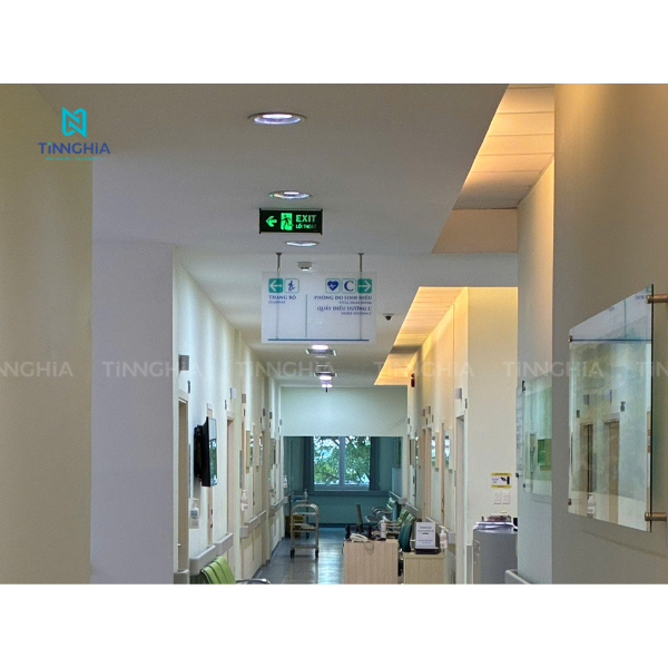 LẮP ĐẶT BẢNG MICA TẠI BỆNH VIỆN COLUMBIA BÌNH DƯƠNG