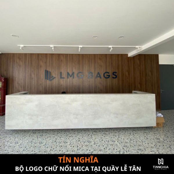 THI CÔNG LOGO CHỮ NỔI MICA QUẦY LỄ TÂN TẠI BÌNH DƯƠNG