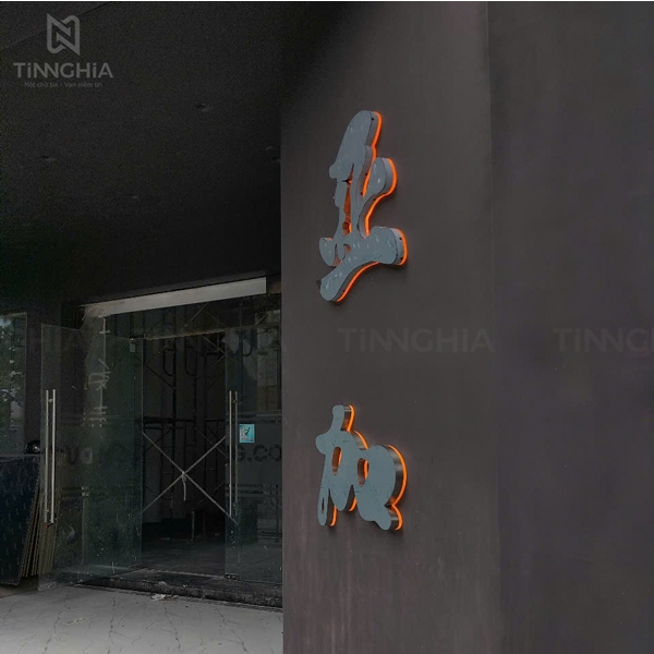 GIA CÔNG CHỮ INOX TRẮNG XƯỚC CHO BẢNG HIỆU