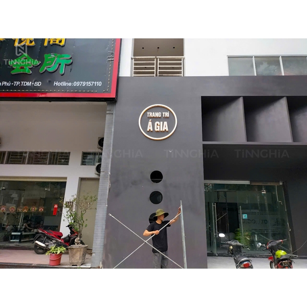 GIA CÔNG CHỮ INOX TRẮNG XƯỚC CHO BẢNG HIỆU