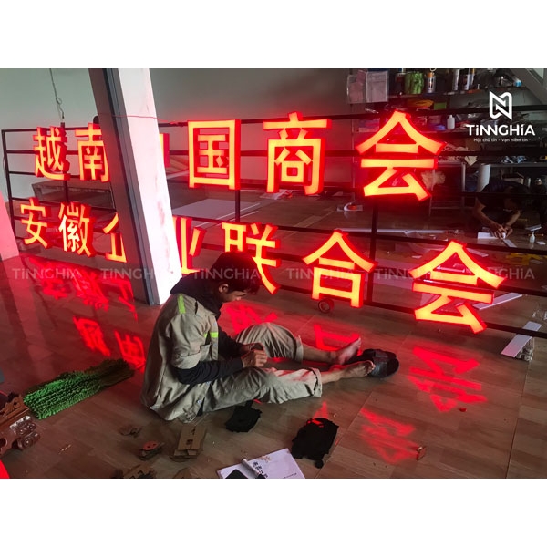 Làm bảng hiệu mica bình dương