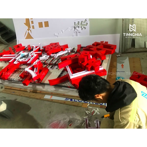 Làm bảng hiệu mica bình dương