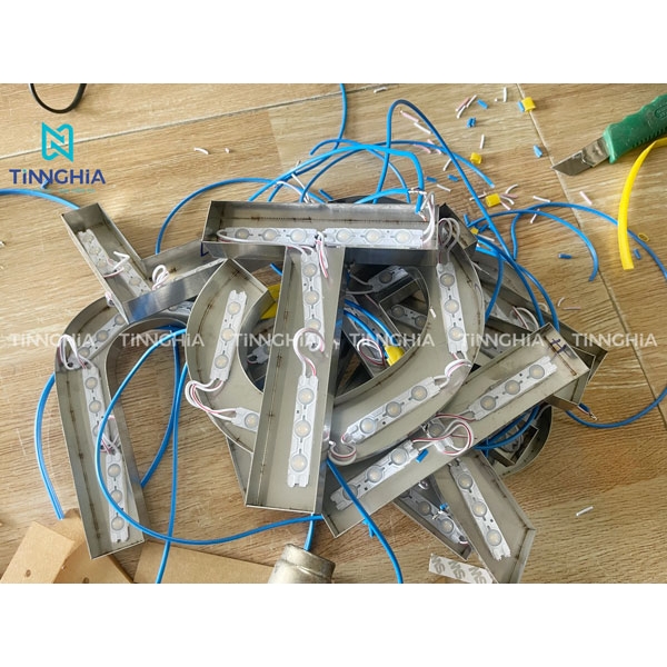GIA CÔNG CHỮ INOX TÂN UYÊN