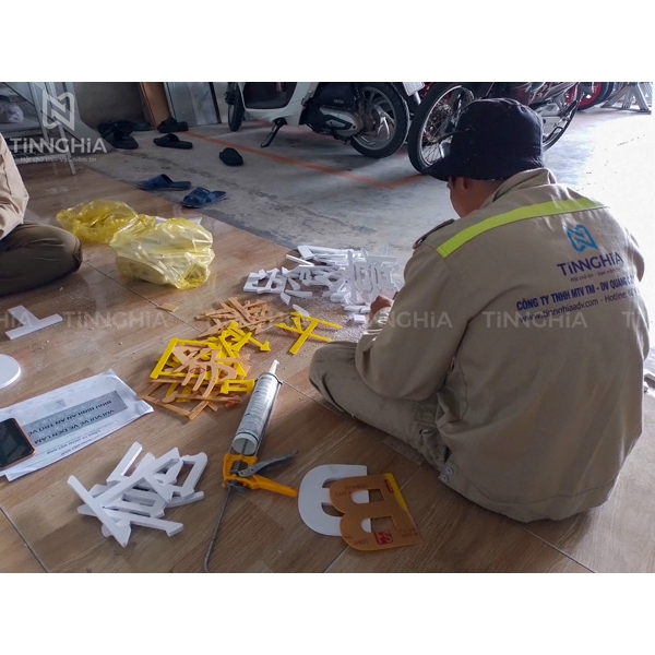 GIA CÔNG CHỮ MICA BÌNH DƯƠNG