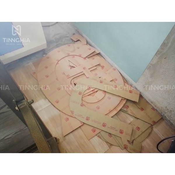 GIA CÔNG CHỮ MICA BÌNH DƯƠNG