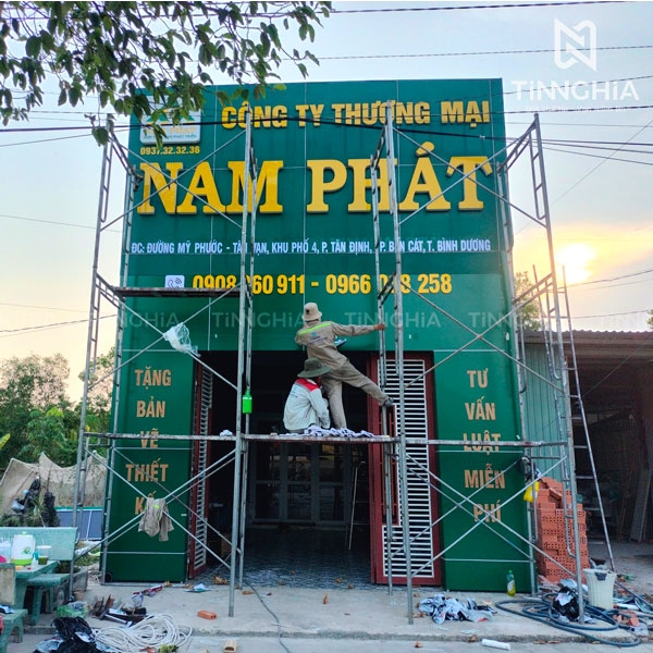 ỐP ALU MẶT DỰNG BẢNG HIỆU TÂN UYÊN