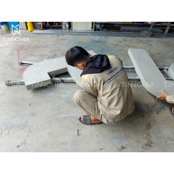 LÀM BẢNG HIỆU INOX THUẬN AN
