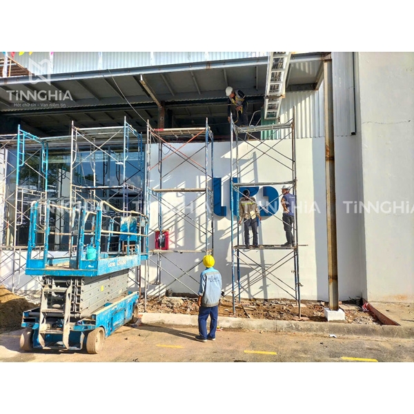 LÀM BẢNG HIỆU INOX THUẬN AN