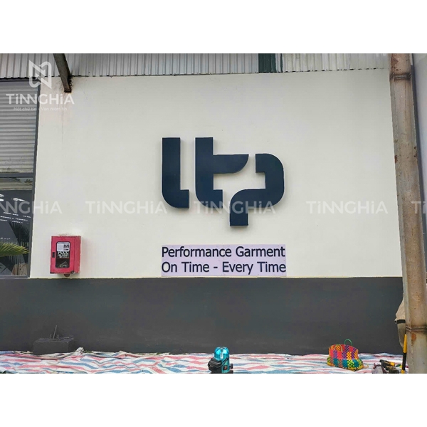 LÀM BẢNG HIỆU INOX THUẬN AN