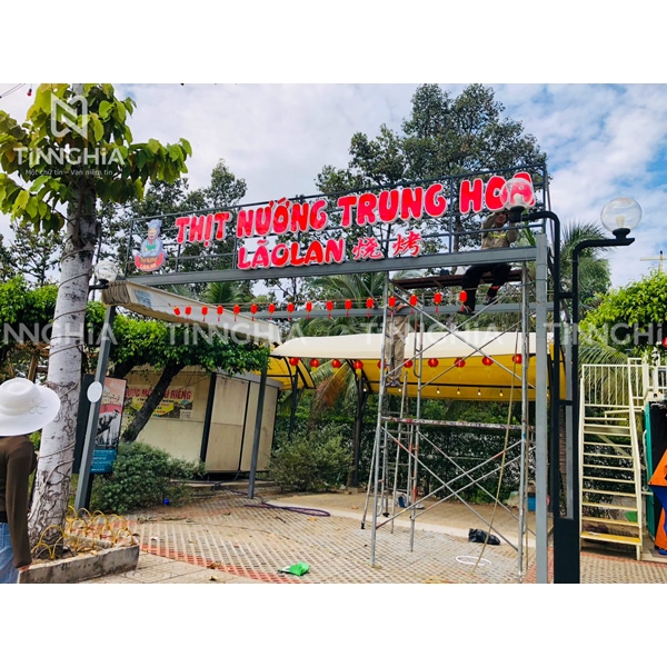 LÀM BẢNG HIỆU MICA BẾN CÁT