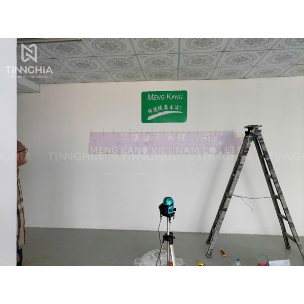 LÀM BẢNG HIỆU MICA THEO YÊU CẦU