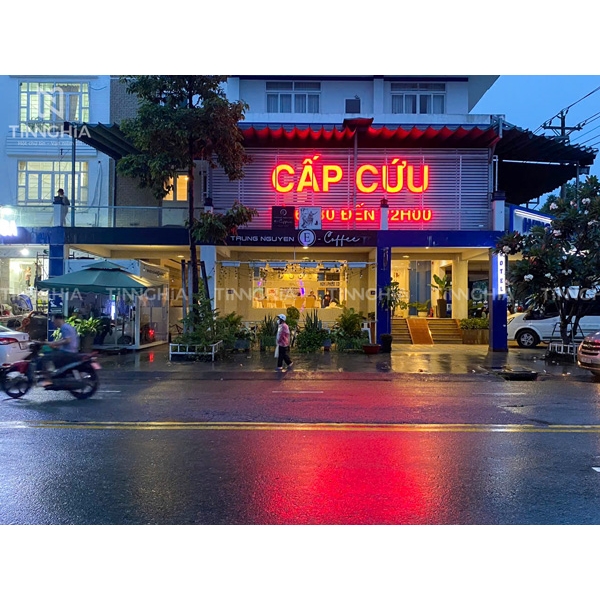 LÀM BẢNG QUẢNG CÁO BÀU BÀNG BẰNG TÔN LAM
