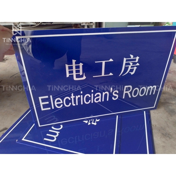 LÀM BIỂN HIỆU MICA DĨ AN