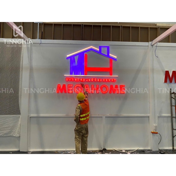 LÀM CHỮ MICA ĐÈN LED BẾN CÁT