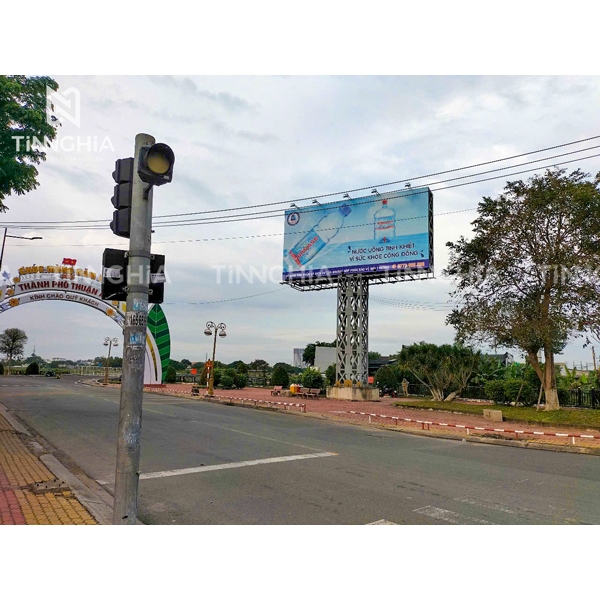 LÀM PANO QUẢNG CÁO DĨ AN