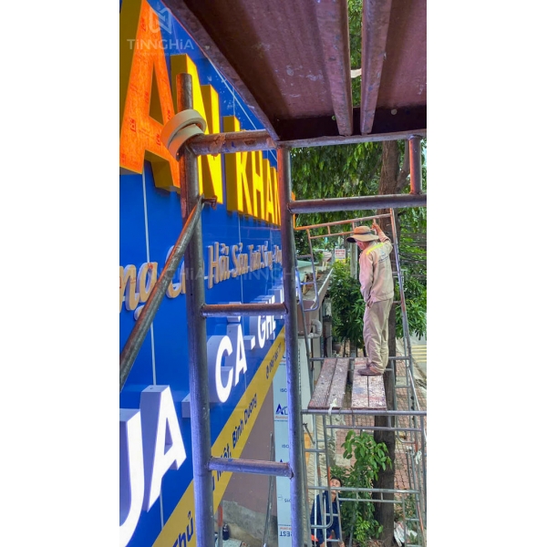 ỐP BẢNG HIỆU ALU PHÚ GIÁO