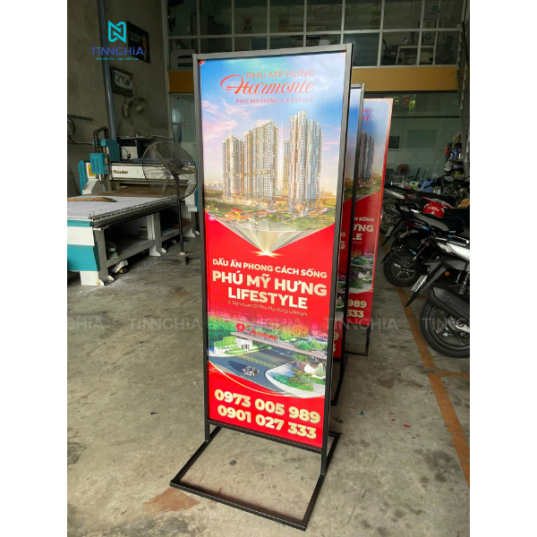 GIA CÔNG STANDEE KHUNG SẮT THỦ DẦU 