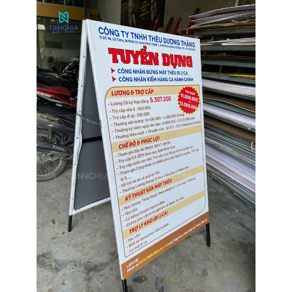 GIA CÔNG STANDEE KHUNG SẮT THỦ DẦU 
