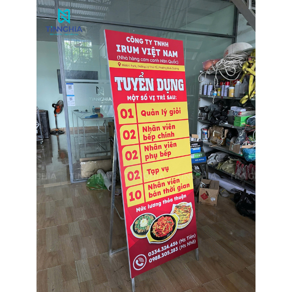 GIA CÔNG STANDEE KHUNG SẮT THỦ DẦU 
