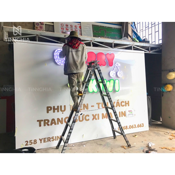 THI CÔNG BẢNG HIỆU ALU TẠI THUẬN AN
