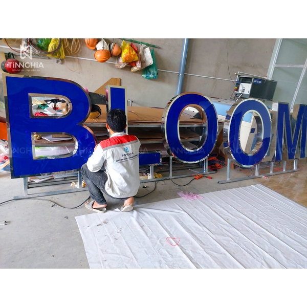 THI CÔNG CHỮ NỔI INOX MICA TẠI PHÚ GIÁO