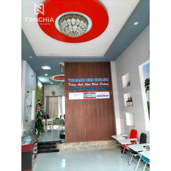 VÁCH NGĂN NHỰA GIẢ GỖ BÌNH DƯƠNG